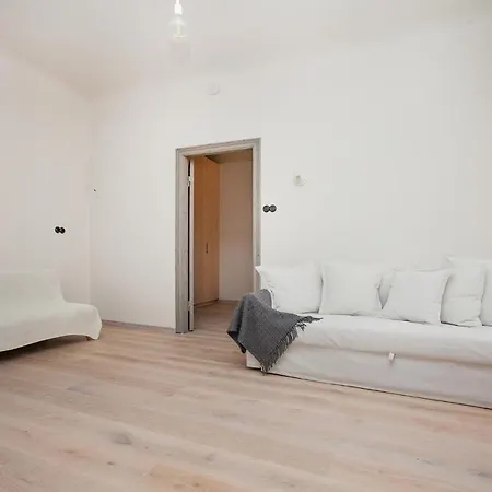 Ascetic Skolas Street Apartman